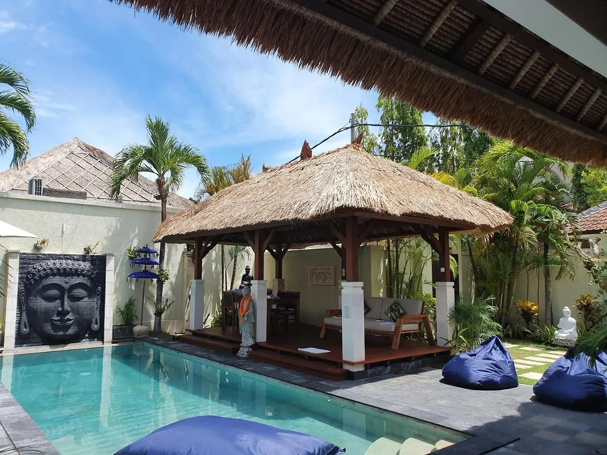 Beautiful Villa Indah 塞米亚克